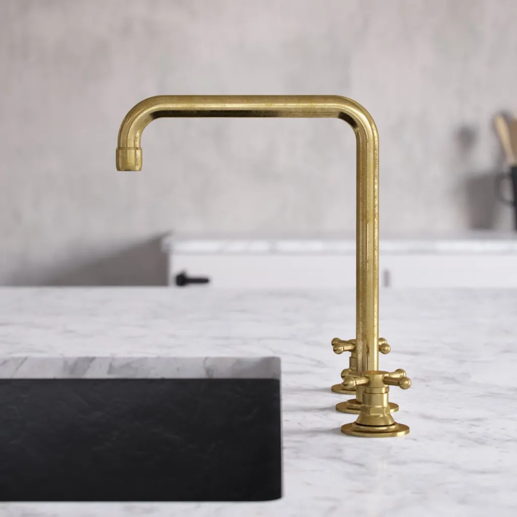 Hassel&Teudt HHV605 S06 - Køkkenblander med svingtud, Poleret Messing Natur